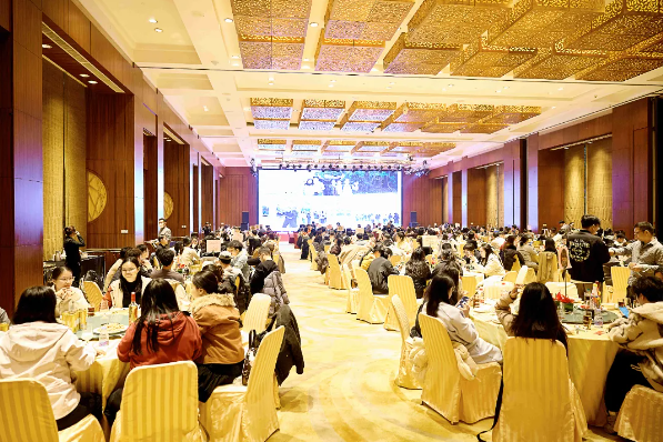 <b>龙腾四海·聚力前行 | 海博欧&咔咔可洛2025年会盛典</b>